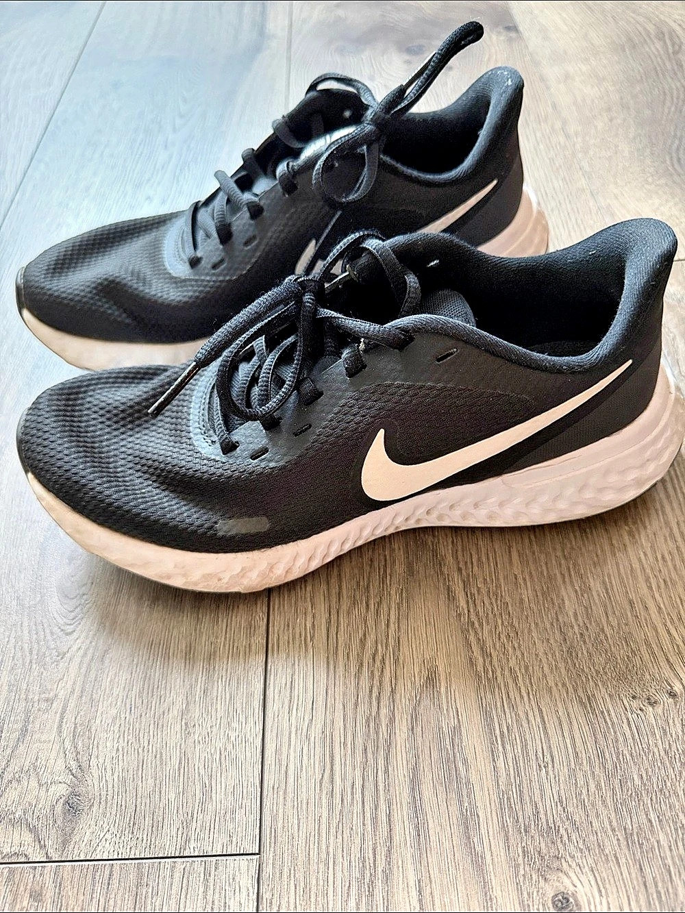 Nike Revolution 5 Black & White Athletic Shoes